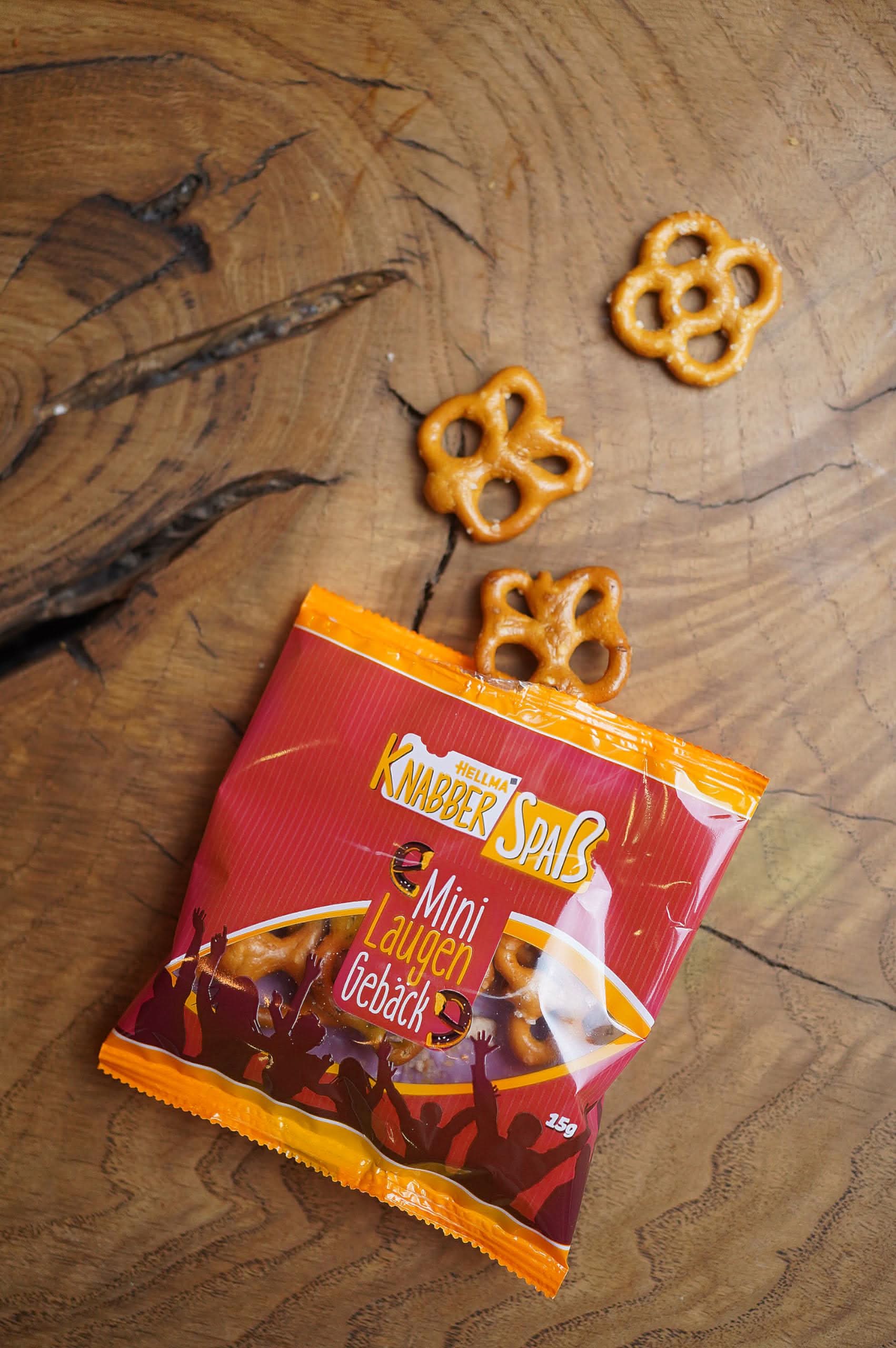 HELLMA Mini Laugengebäck – 70 Stk. Knabberei im Mini-Beutel je 15 g einzeln verpackt - salziger Snack-Mix in Vorrats-Box - Image 3