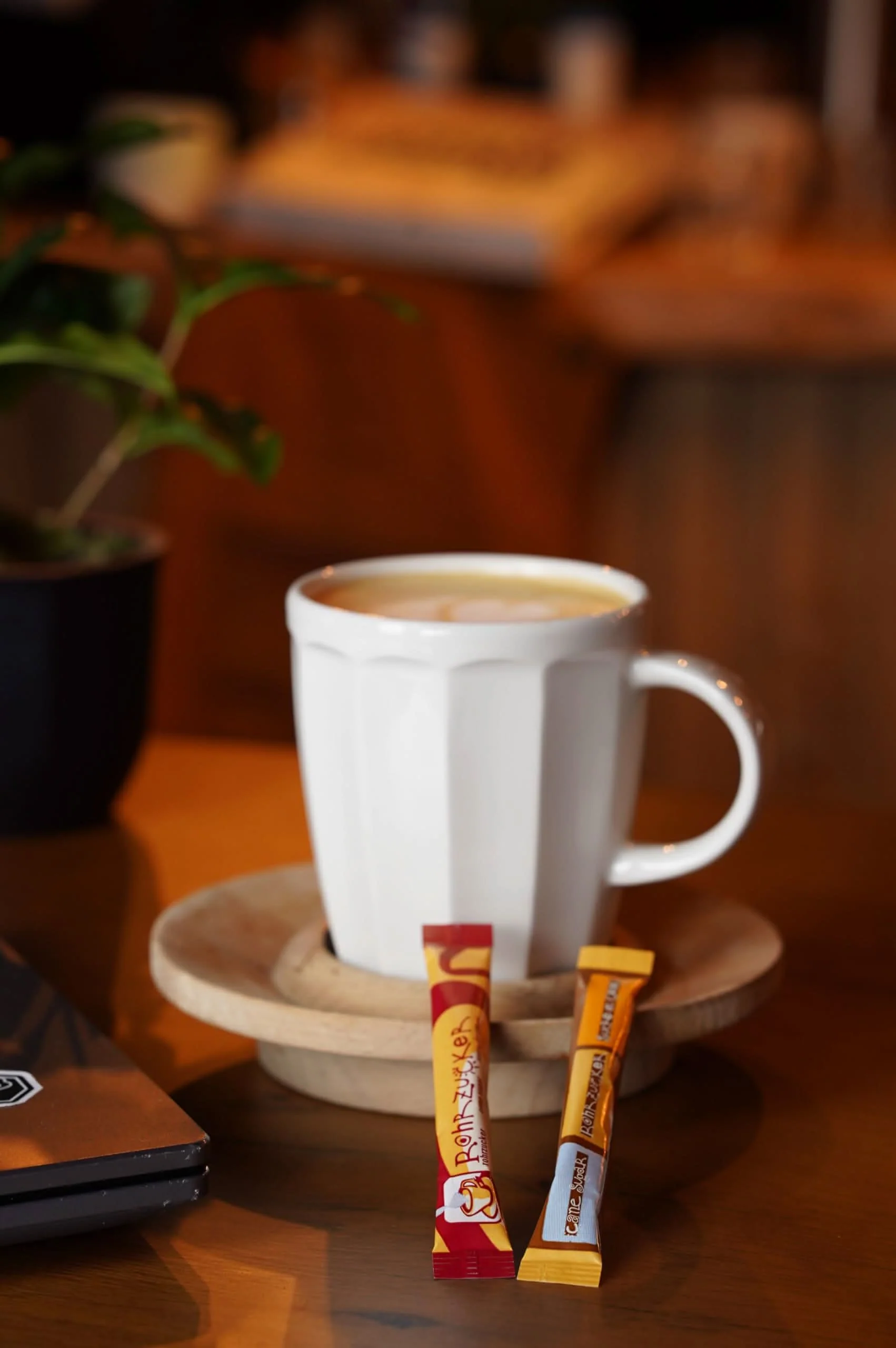 Hellma Rohrzucker-Sticks 500 Stk. je 4 g brauner Zucker - 2 kg Vorrats-Box - Zuckertütchen einzeln, für Kaffee, Tee - Image 4